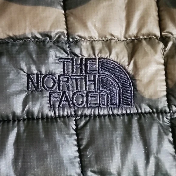 Northface Green And Brown Camo Jacket - Picture 2 of 5